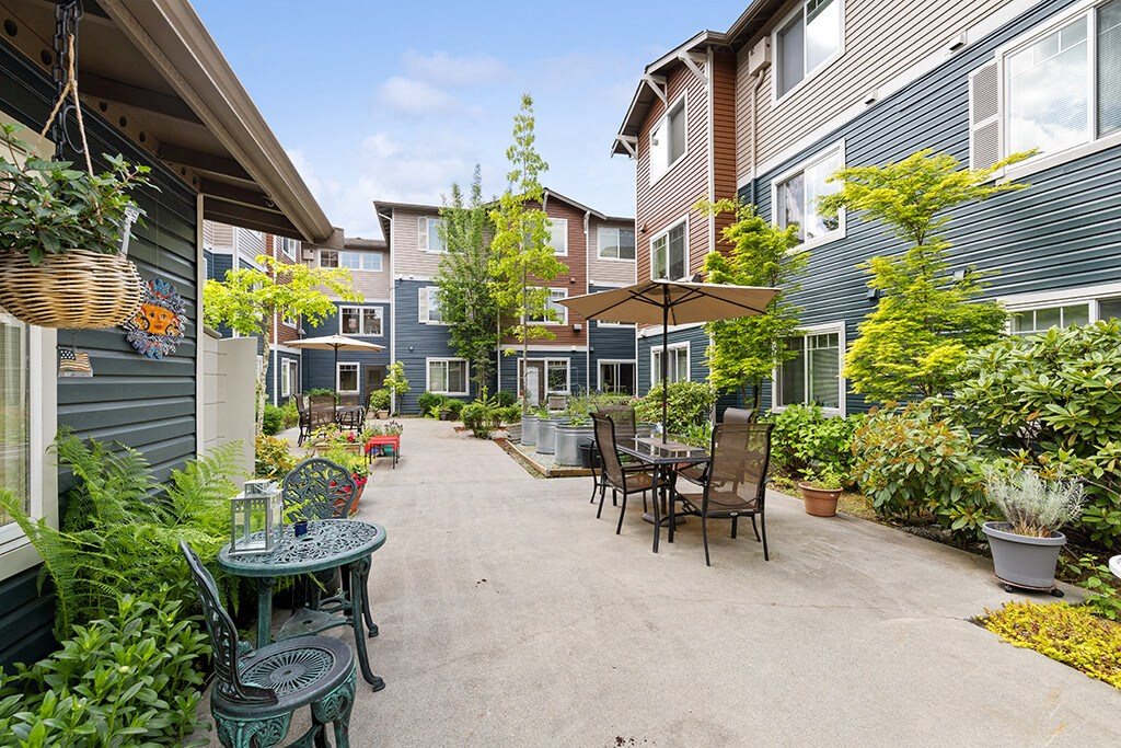Courtyard at Ballinger Court Senior Apartments in Edmonds WA